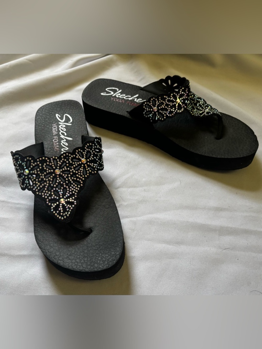 Sketchers Women’s Y2K Platform Sandals in Black/Flower Sparkle Sz 9.5